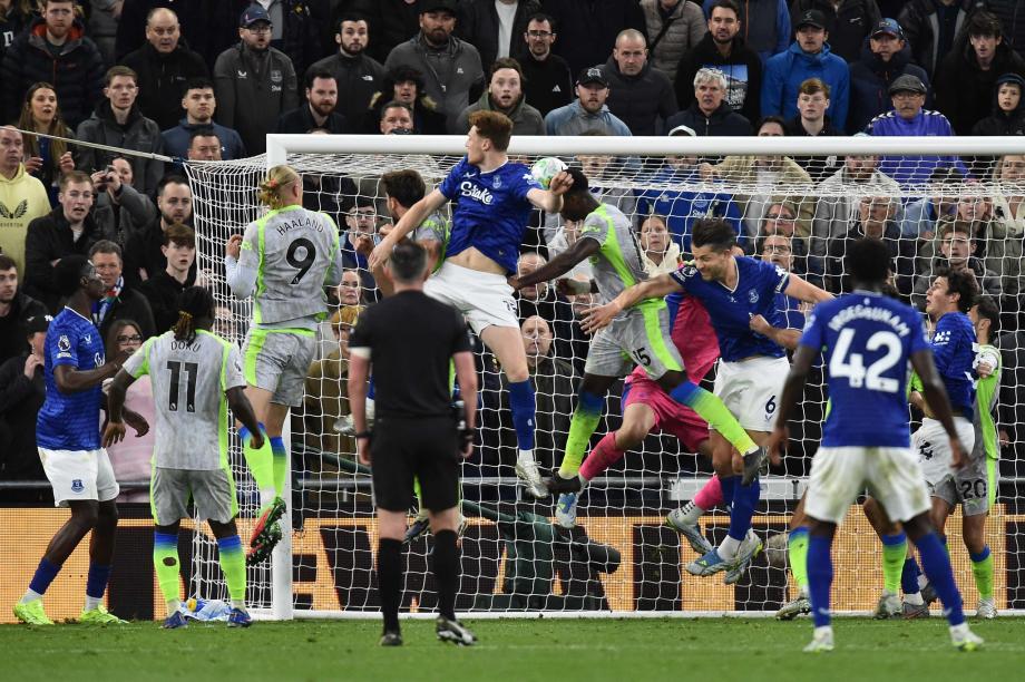 英超：曼城3-3埃弗顿 少赛1轮落后榜首5分