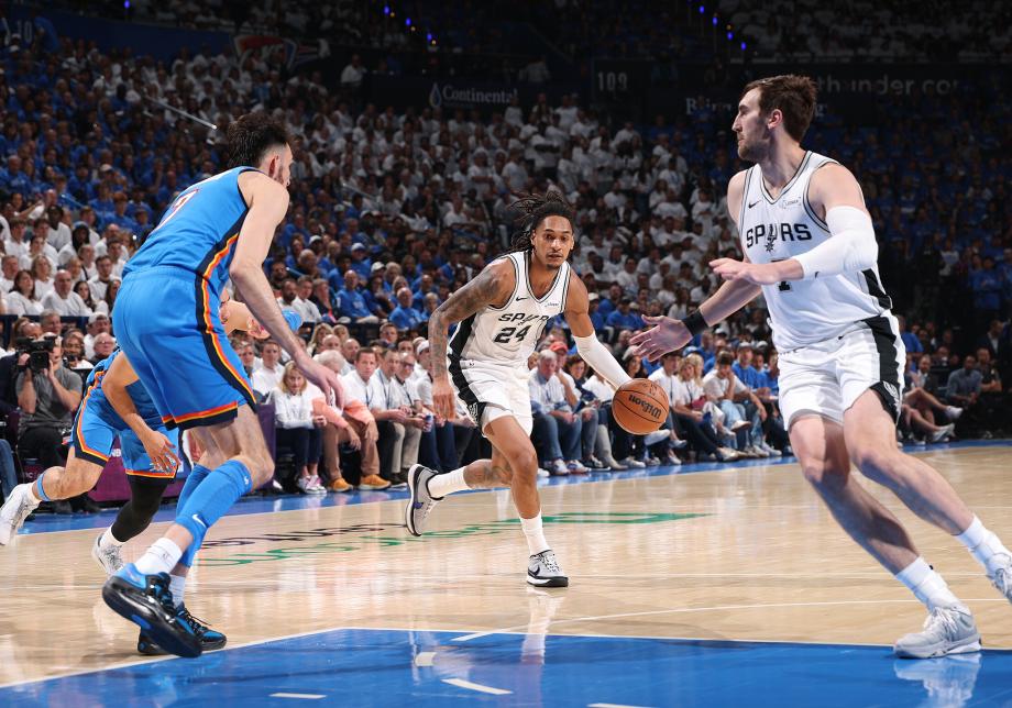 NBA-亚历山大30+9文班21+17 雷霆大比分1-1马刺