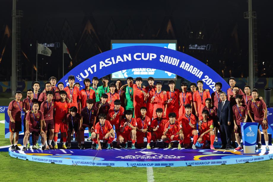 [图]U17国足连追两球2-3憾负 获得U17亚洲杯亚军