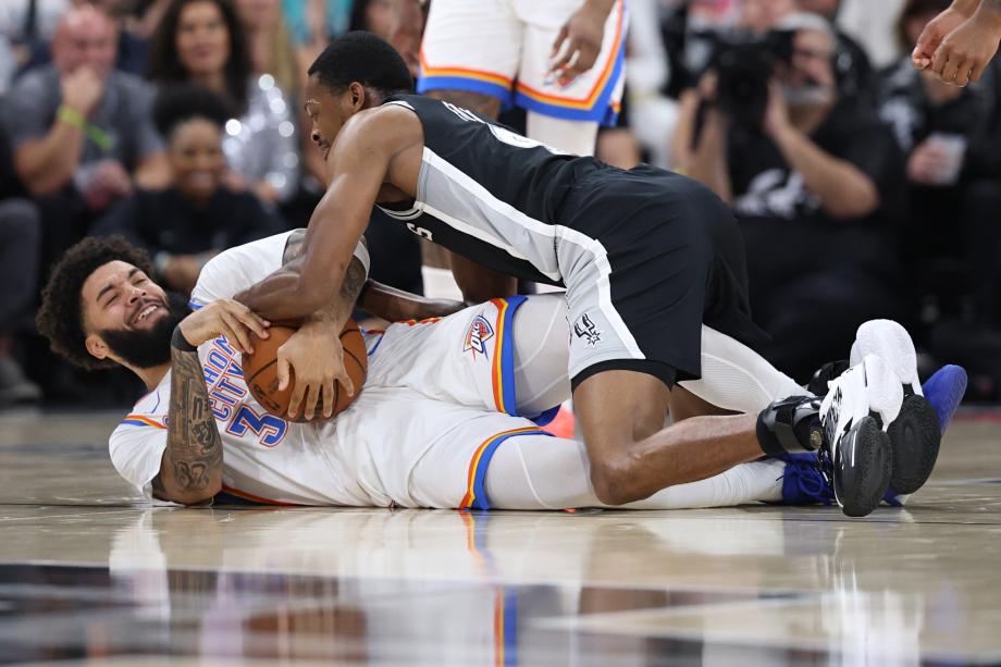 文班亚马28+10马刺大胜雷霆 NBA西决拖入抢七