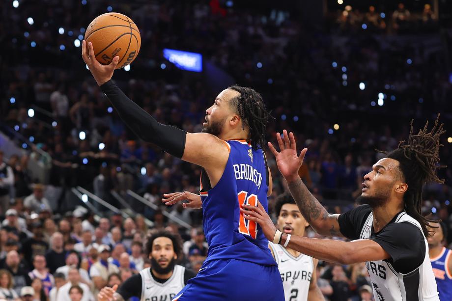 NBA总决赛：尼克斯胜马刺 总比分4-1夺得总冠军