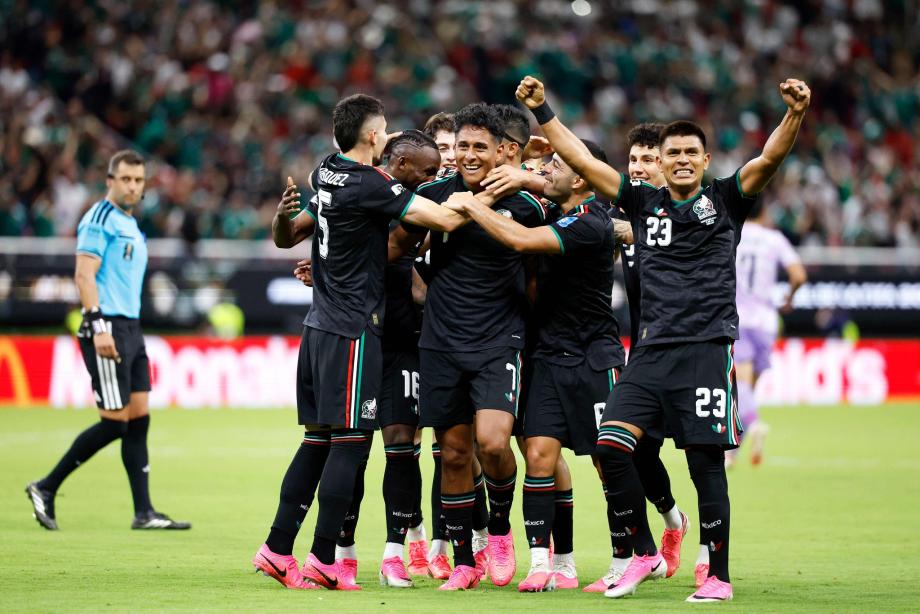 [图]世界杯：墨西哥1-0胜韩国锁定头名出线