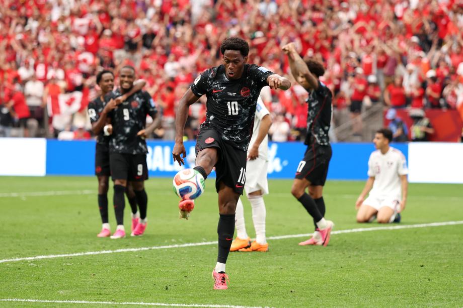 [图]世界杯：戴维戴帽 加拿大6-0大胜卡塔尔