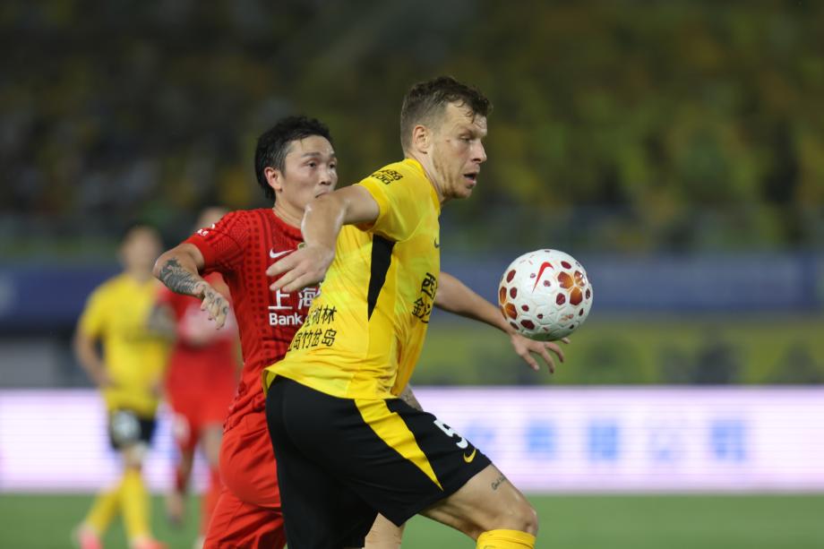 中超-内尔松破门戴维森建功 西海岸2-1上海海港