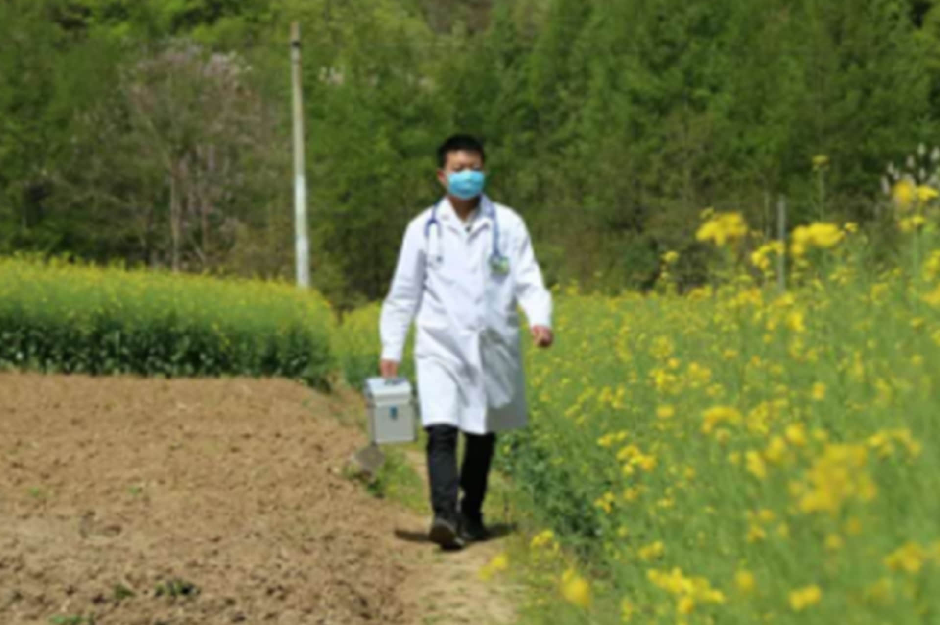 2010年陜西省首批定向醫學生郭發剛，畢業後選擇了距家300公里外的大山深處衞生院，曾任陜西省漢中市留壩縣玉皇廟鎮中心衞生院醫務科主任，2020年10月被破格提拔為留壩縣江口鎮中心衞生院院長。