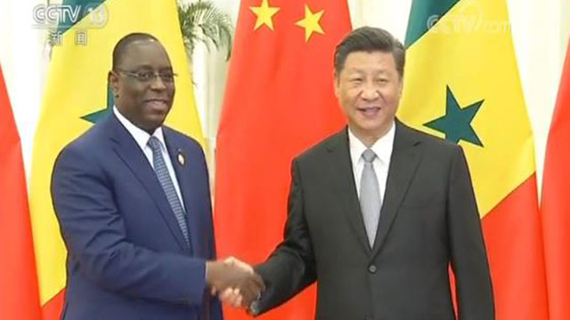 习近平会见塞内加尔总统