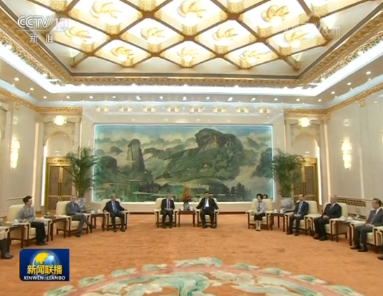 习近平会见国际奥委会主席