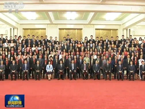 习近平会见全国教育系统先进集体和先进个人代表 向全国广大教师和教育工作者致以节日问候