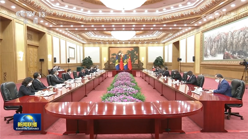 李强同巴巴多斯总理会谈