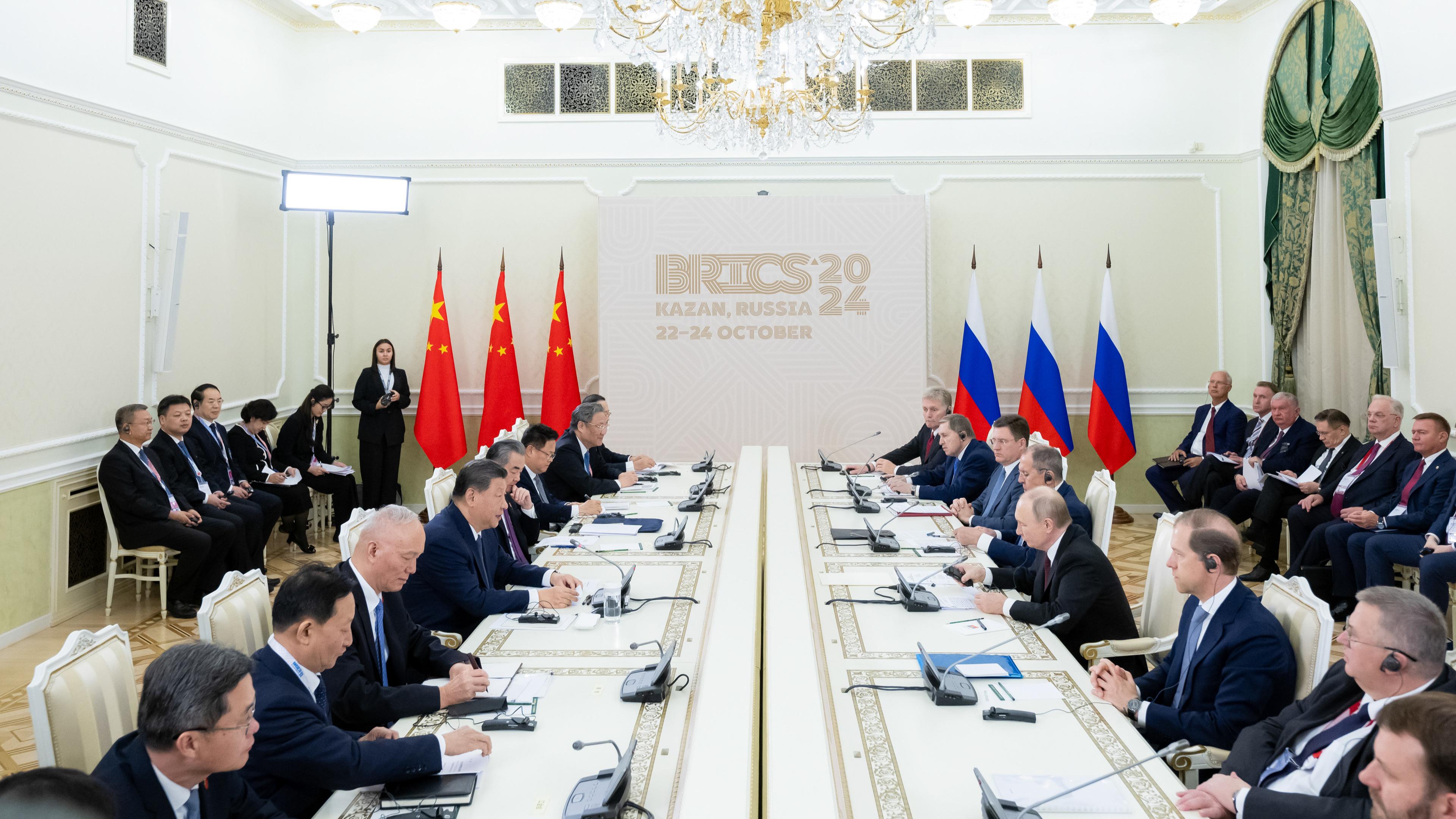 习近平同俄罗斯总统举行会晤