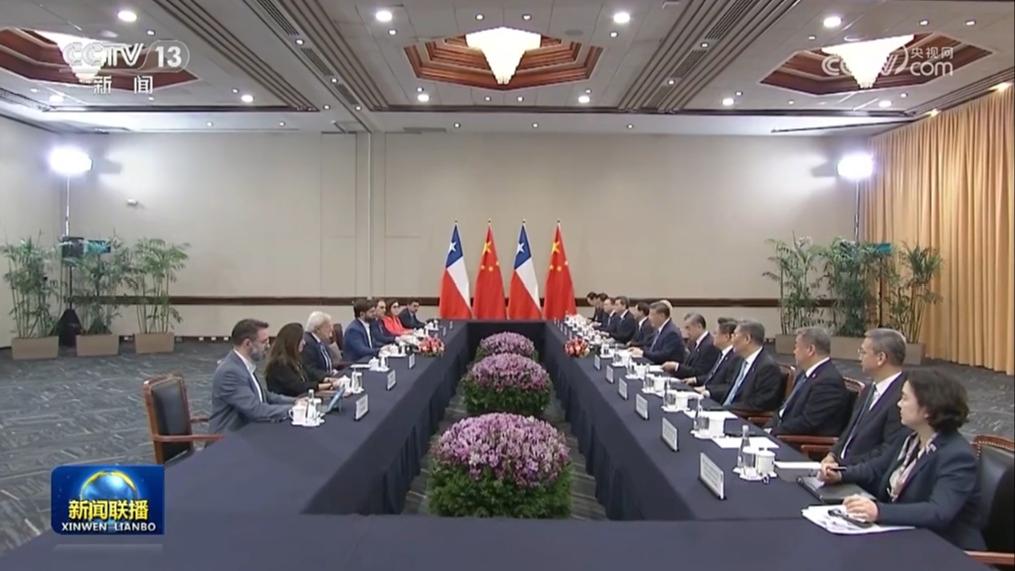 习近平会见智利总统