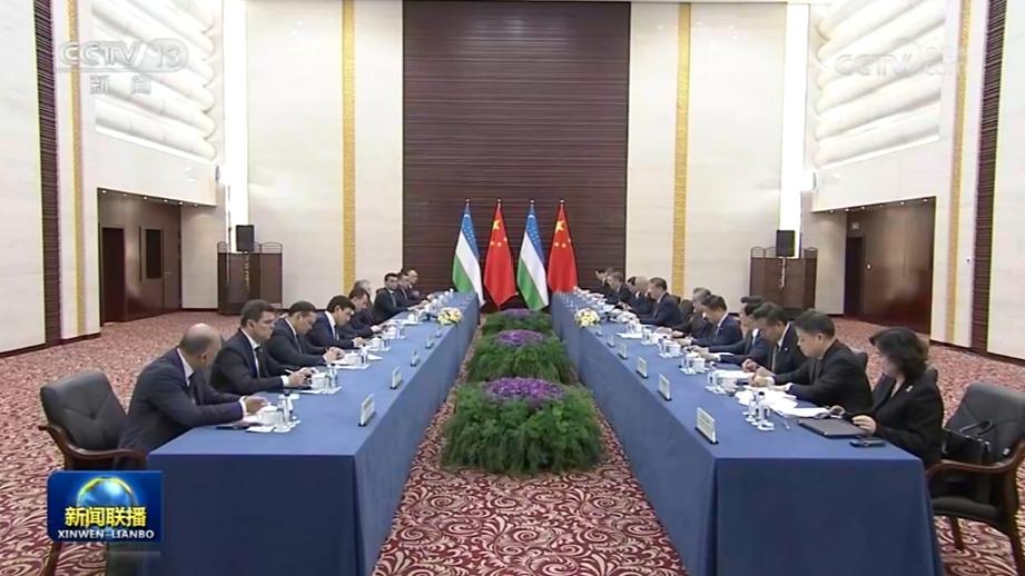 习近平会见乌兹别克斯坦总统