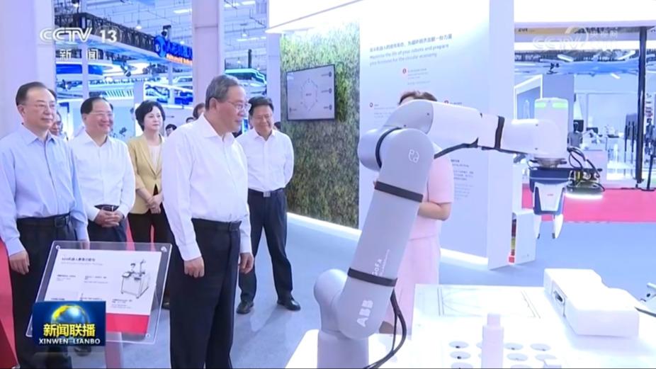 李强参观调研2024世界机器人博览会
