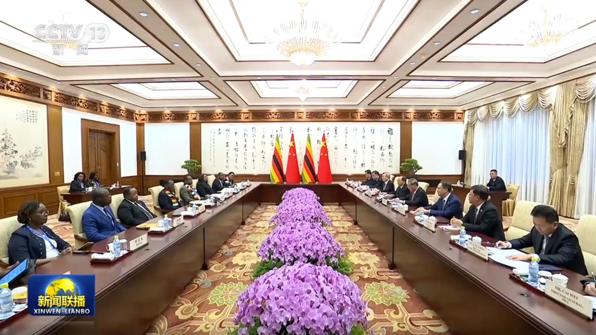 李强会见津巴布韦总统