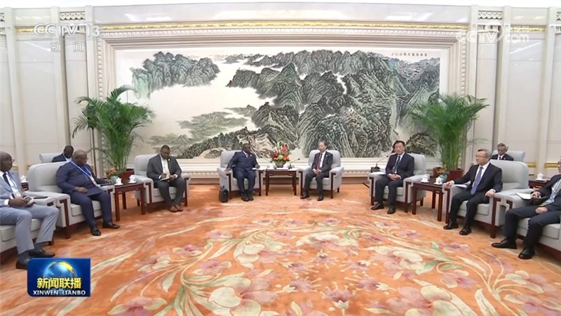 赵乐际会见塞拉利昂总统