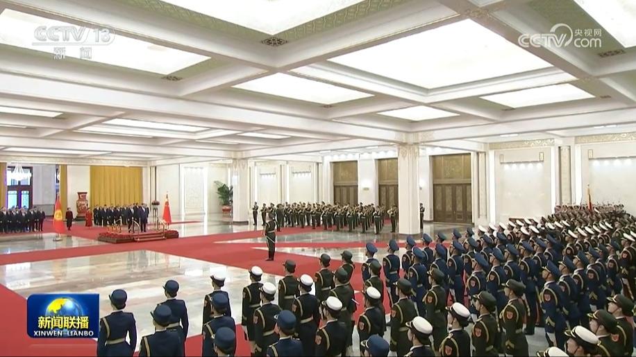 习近平举行仪式欢迎吉尔吉斯斯坦总统访华