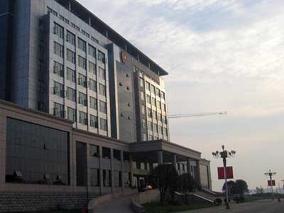 中共中央办公厅、国务院办公厅印发《关于党政机关停止新建楼堂馆所和清理办公用房的通知》