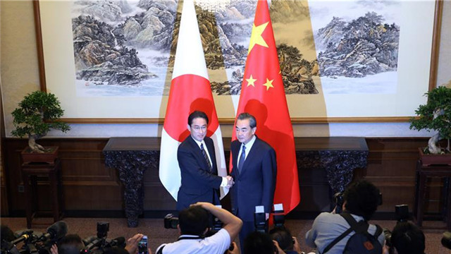 中日外长在北京举行会谈