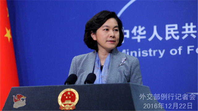 12月22日,外交部发言人华春莹在回应有关中国利用金钱外交诱使圣多美