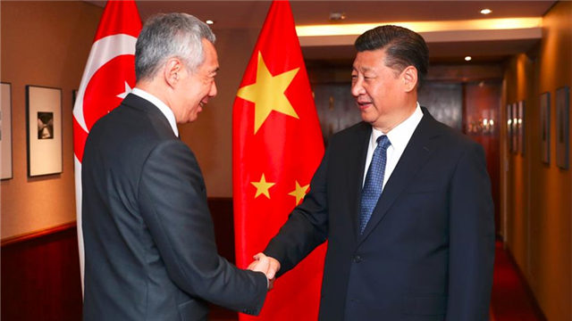 习近平会见新加坡总理李显龙