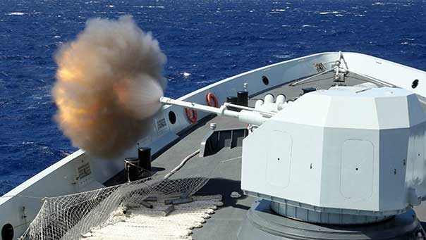 舰炮互射,中国海军舰艇上演贴身肉搏战