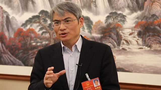 正在播放全国人大代表李鸿彬:建议改革中高级教师职称配额