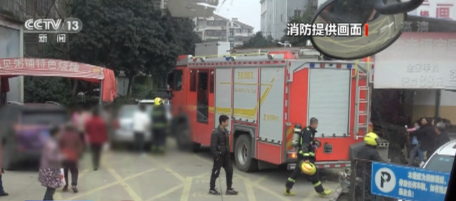 消防车被堵救援行动受阻 新闻频道 央视网 Cctv Com