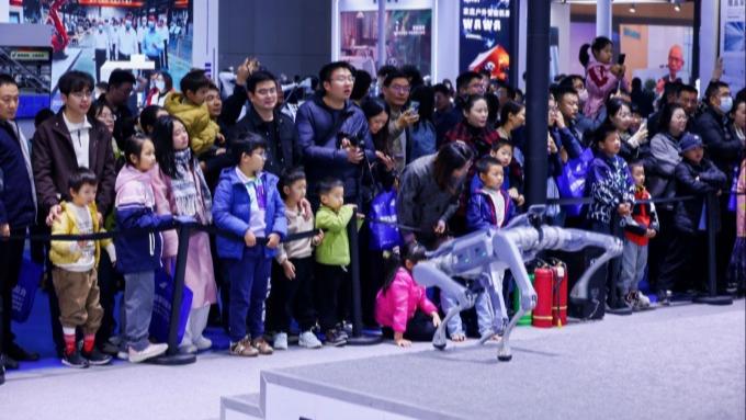 让前沿科技走进青少年 点亮未来创新之光