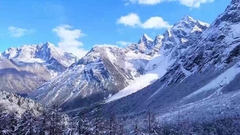 万山雪落静无声 大雪时节看川西高原绝美一
