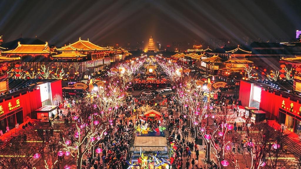 春节消费新意浓 文旅市场“马力足”