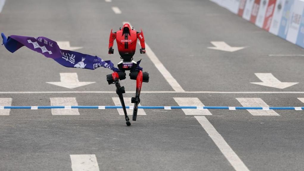 Humanoid robot surpasses human half-marathon world record in Beijing