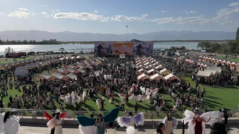 Scenic spots across China enjoy holiday travel boom
