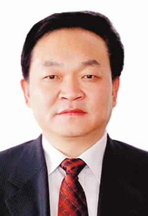 历任水富县委常委,政法委书记,常务副县长,绥江县委副书记,县长,昭通