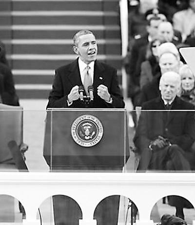 图为连任成功的奥巴马在国会山发表就职演讲