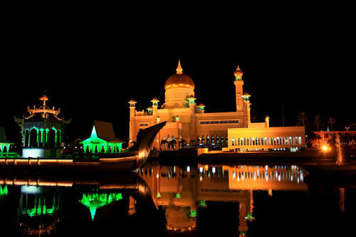 新浪旅游配图:夜色赛福鼎清真寺 摄影:马背水手