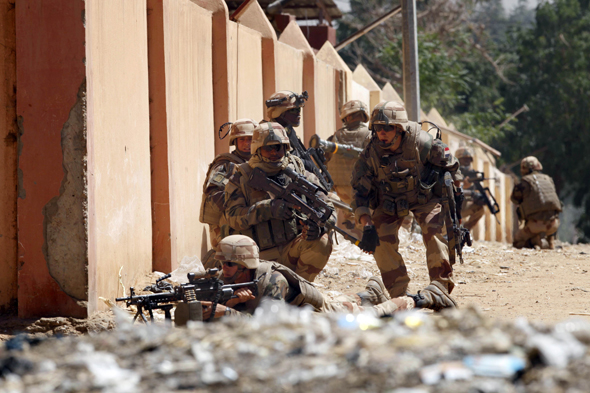 法国媒体21日报道说,马里极端组织武装分子与马里和非洲国家军队的