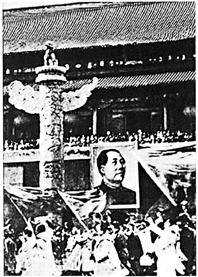天安门毛泽东像画师:从哪个地方看他都在注视你_新闻_央视网(cctv.com)