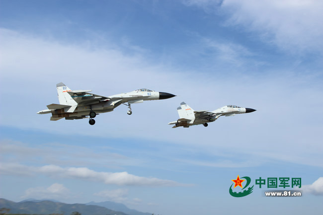 驻海南岛海军航空兵某部双机编队出击. 杜广瑞摄
