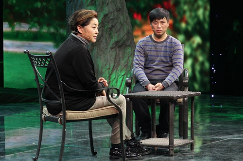 图:未东东来到《等着我》寻找自己的亲生父母.