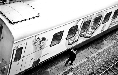 "好想你号""qq星号"等冠名列车扎堆现身(图)