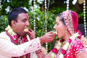 印度宗教团体:男女情人节拥抱将被强制结婚