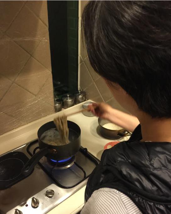 邓超生病发烧 孙俪亲自下厨煮面