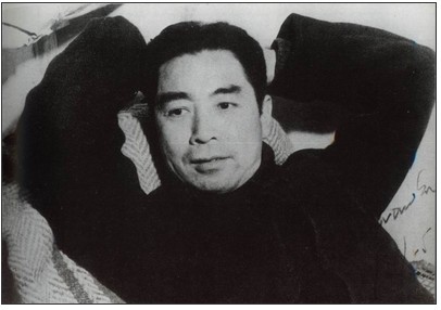 1943年,延安"整风运动"时的周恩来(资料图)