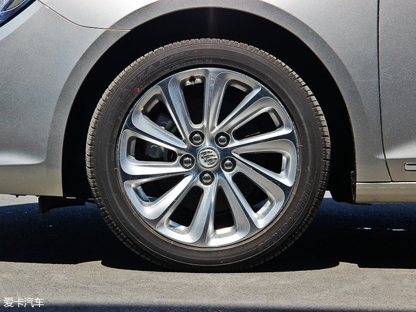 汽车轮胎厚度标准是多少 2015061909591677159.jpg