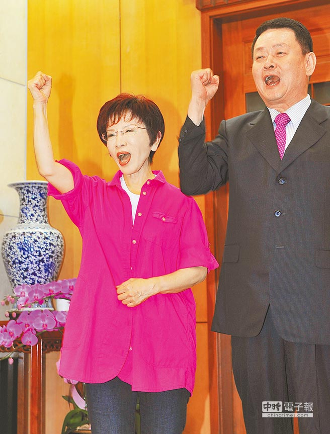 洪秀柱"辣椒军"前进台中 获蓝营地方派系力挺(图)