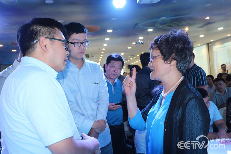 兆联天下董事长杨秋萍女士现场跟创客交流