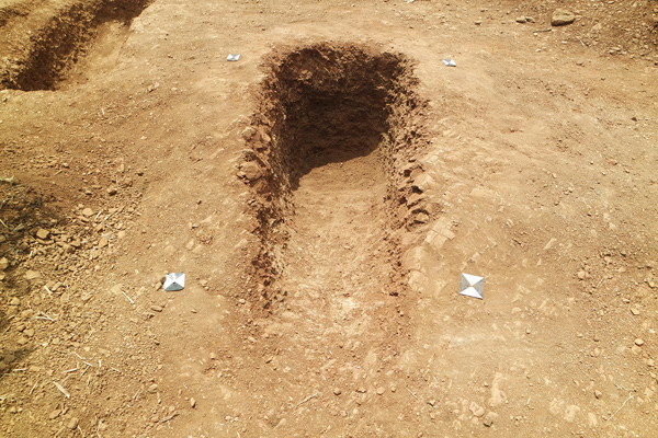 昆明金砂山墓地首现墓道状祭祀坑