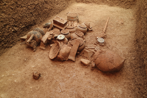 昆明金砂山墓地首现墓道状祭祀坑