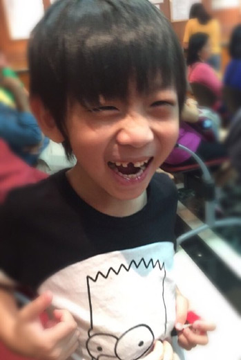 kimi掉门牙开心大笑 被指撞脸宋丹丹