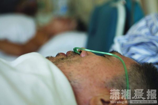 男子污水井作业中毒身亡 两人下井营救被困